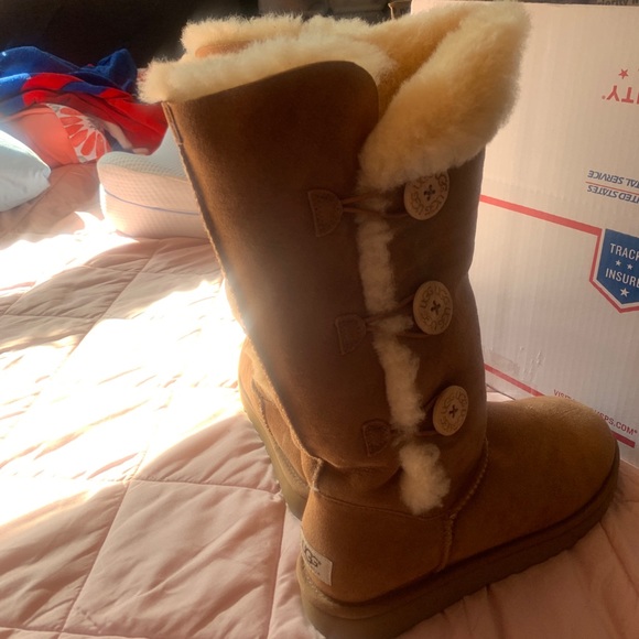 Beautiful & comfortable Ugg Boots EUC worn twice - Picture 3 of 12